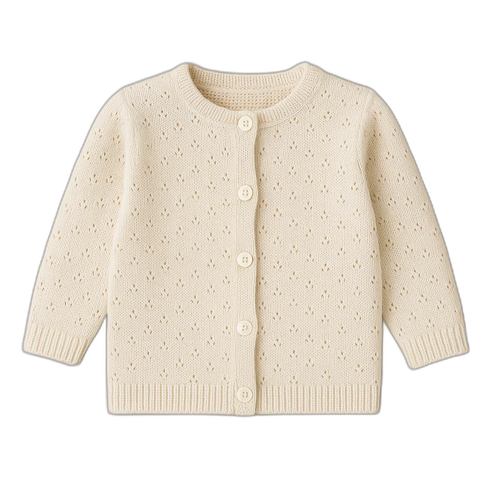 Cremefarvet cardigan til baby i økologisk bomuld med hulmønster og knapper foran fra NeliNord.