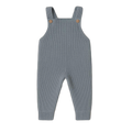 Ribstrikket baby-overall i støvet blå med træknapper – babytøj NeliNord