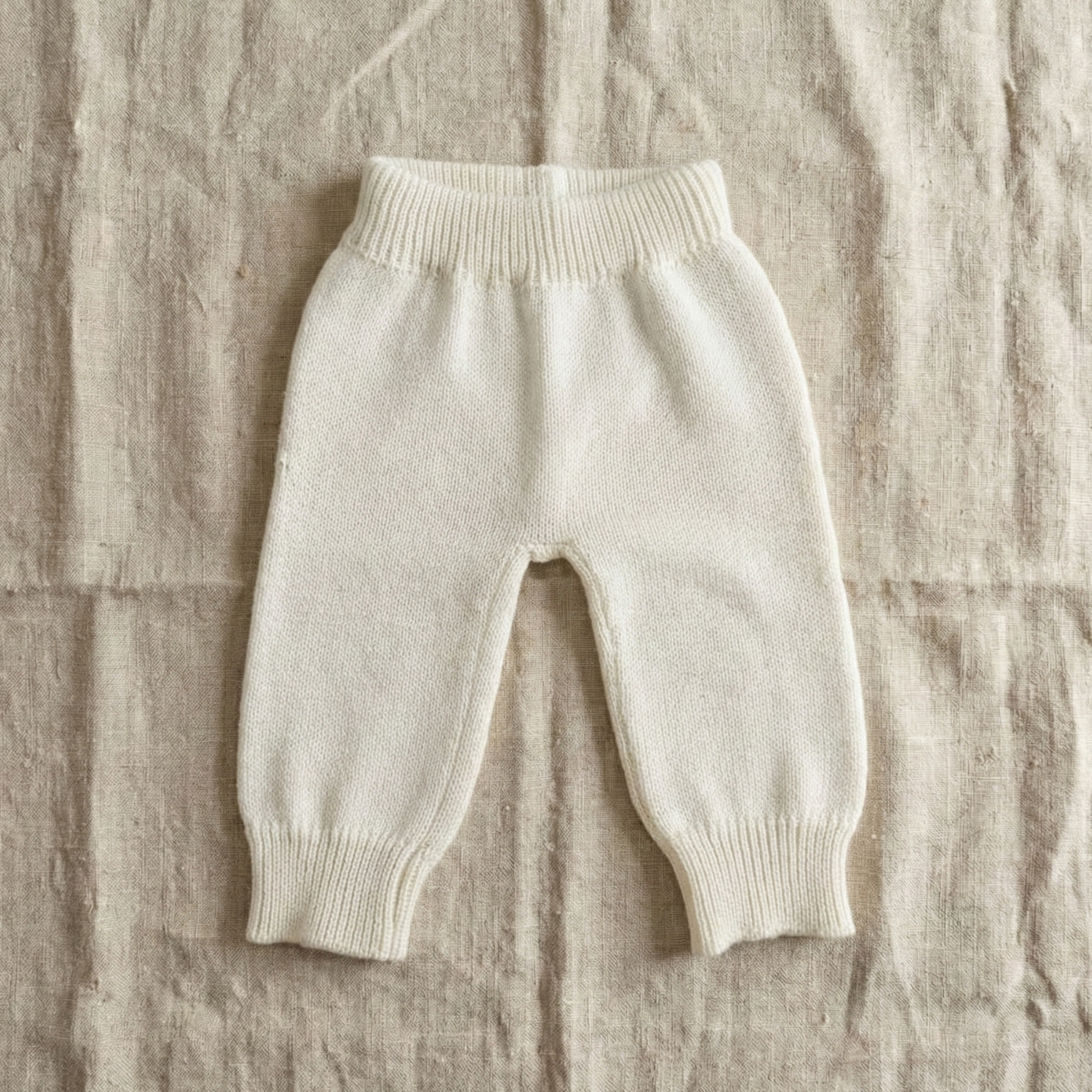 NeliNord bukser i 100% bomuld – Oeko-Tex certificeret og produceret i Portugal.